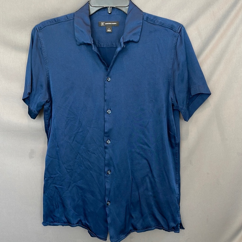 🔵INC NAVY BLUE “SILK-ISH” BUTTON DOWN SHIRT. IN GREAT CONDITION‼️ SZ S